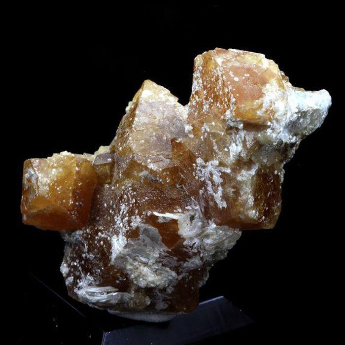 Pierres et Minéraux. Scheelite. 438.0 ct. Pingwu beryl mine, Mianyang, Sichuan, Chine.
