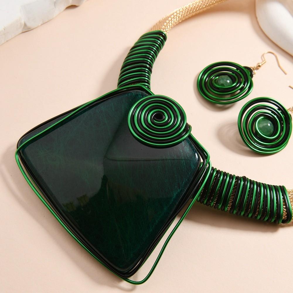 Resin Plastic And Jewelry Set With Large Gemstones And Elegant Water Chain For Fans Fashion