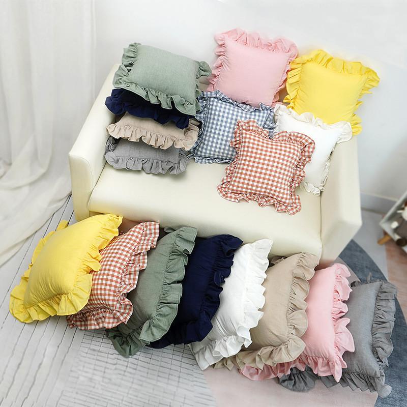 Полосатая хлопковая подушка с бантом и отделкой из помпонов для домашнего декора**