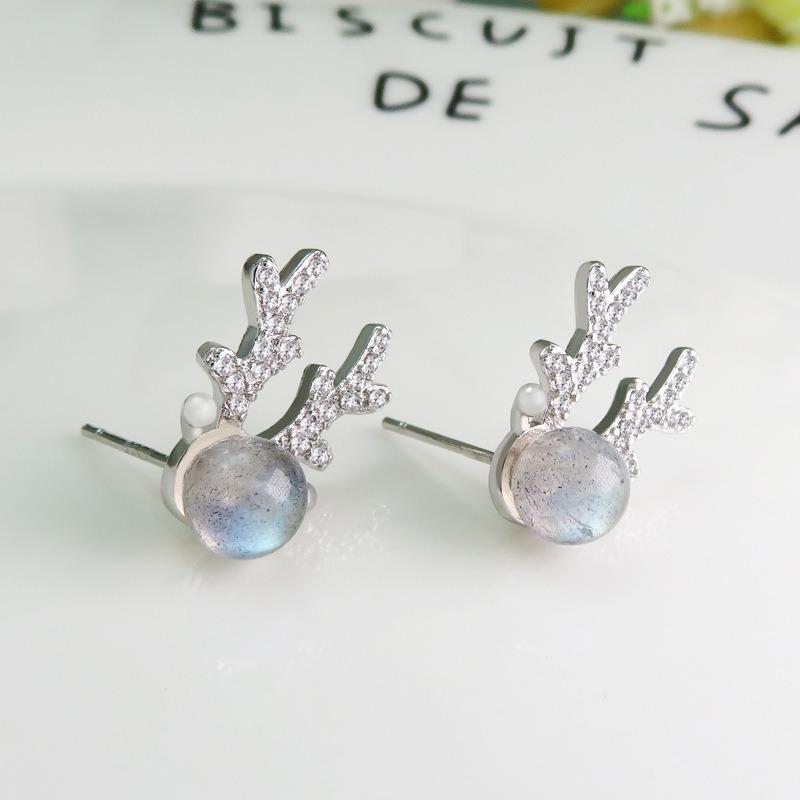 Retro Light Luxury High-end Sense 925 Silver Fashion Antlers Have Your Studs All The Way, Natural Moonstone Women's Earrings.