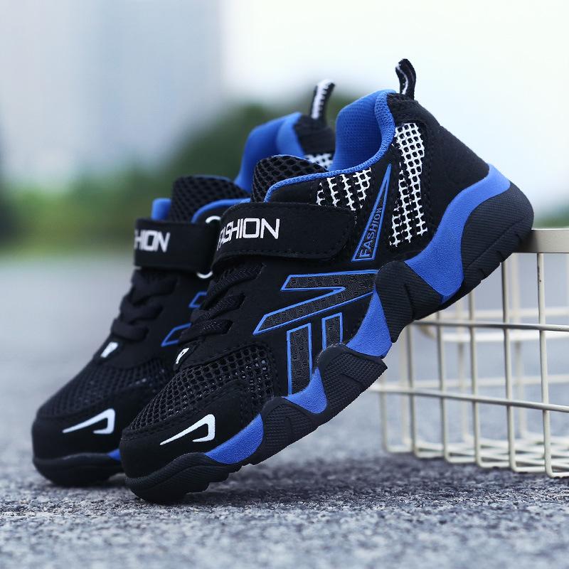 New summer styles for boys' shoes: breathable mesh sneakers, athletic shoes, and non-slip casual running shoes for older children