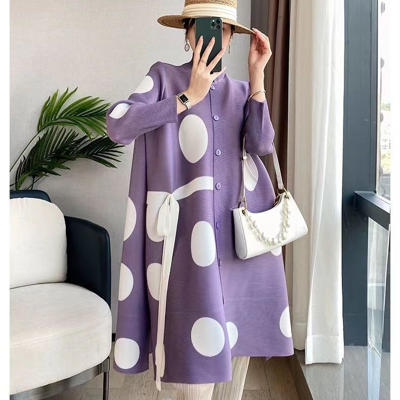 Легкое и шикарное платье в горошек с принтом, воротник-стойка и складки