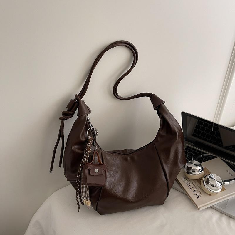 Commuting large-capacity soft leather dumpling bag women's winter new fashionable high-value messenger bag women