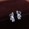 Серьги-астронавты, притягивающие взгляды, для женщин. Творческая личность. Модные серьги с темпераментом. Простые и маленькие ушки.
