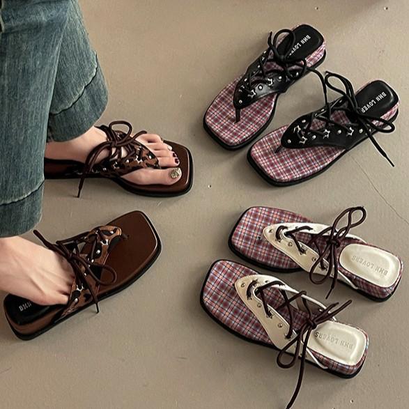 Square head slope heel thick bottom fashion versatile casual flip-flops women's summer new pinched feet beach cool slippers