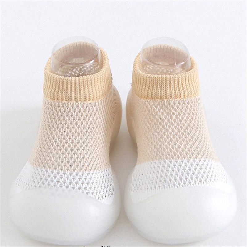 Обувь для малышей. Нескользящие носки с полостями. Туфли на мягкой подошве. Детские носки. Симпатичная обувь.