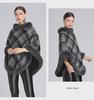 Осенне-зимняя вязаная накидка в клетку с меховым воротником
