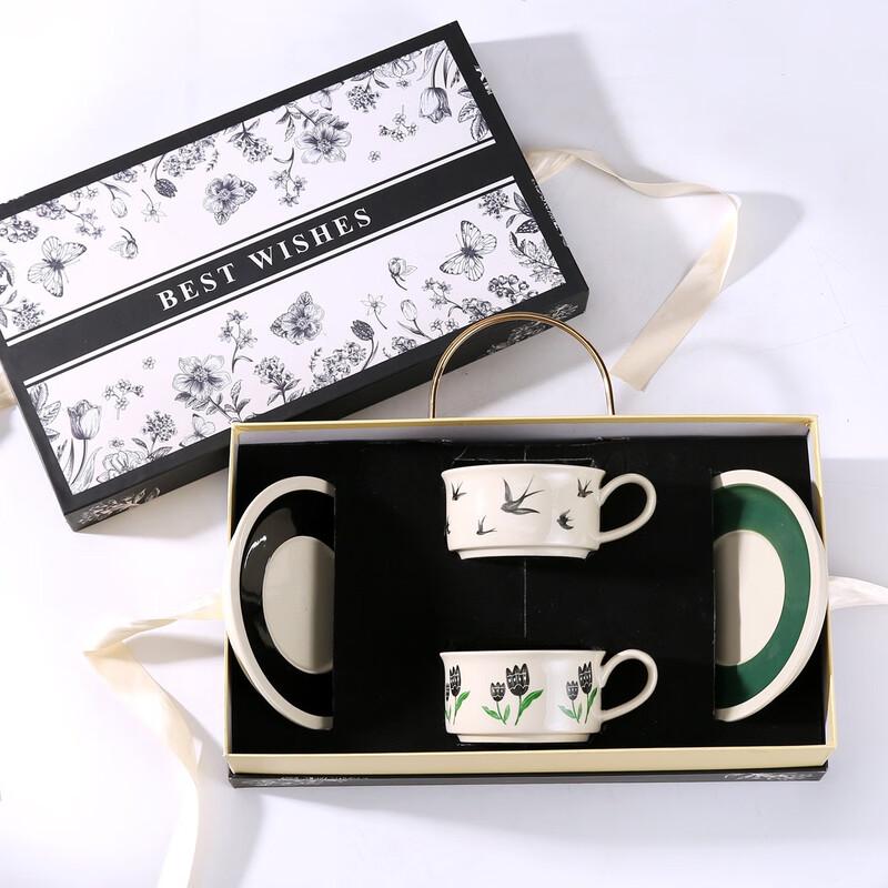 Набор керамических кофейных чашек и блюдец в винтажном стиле