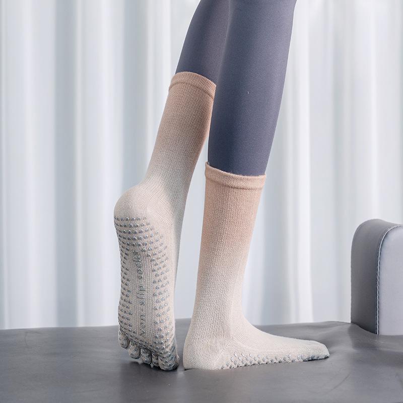 Gradient Non-Slip Mid-Calf Toe Separator Yoga Socks - Autumn/Winter Sweat-Absorbing Sporty Style.