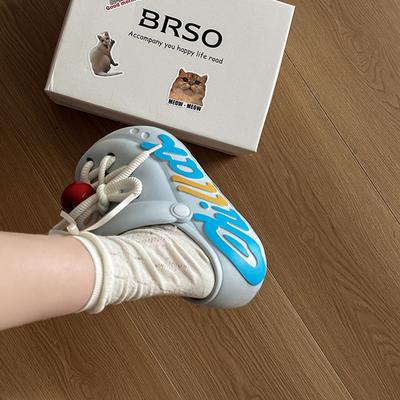 Летняя мода, мультяшные сандалии для девочек, обувь с отверстиями в виде букв, шлепанцы с закрытым носком, крутые шлепанцы на толстой подошве для увеличения роста, для ношения на море