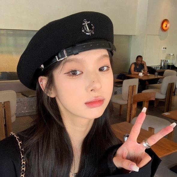 College style beret female autumn and winter retro literary octagonal hat ins Internet celebrity face small flat top painter hat