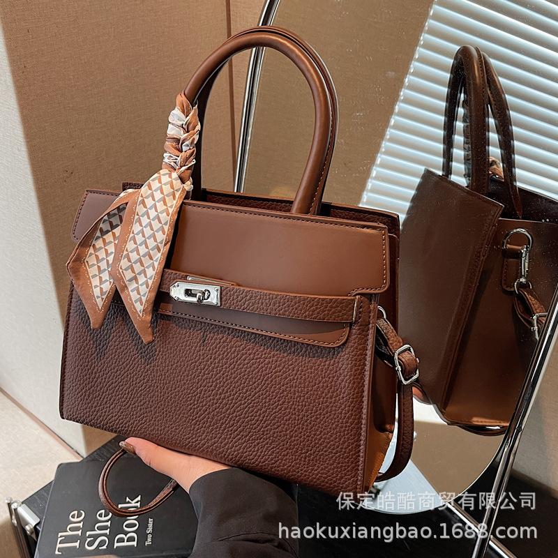Premium sense retro handbag bag women's autumn and winter 2025 popular versatile commuter shoulder bag crossbody small square bag
