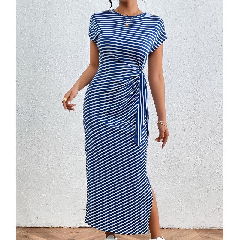 Платья в полоску приталенного силуэта с приталенной талией, слим-разрезом и круглым вырезом, женские платья