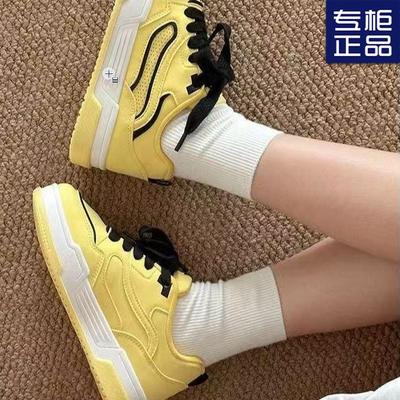 Универсальная юбка на толстой подошве с маленькими желтыми туфлями женская 2025 новая весна и лето студенческий досуг нишевый дизайн кеды женские