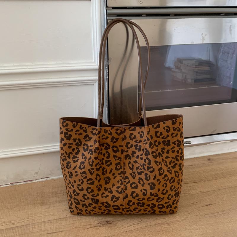 Осенне-зимняя замшевая сумка женская новая модная ретро универсальная сумка-тоут для通勤 большая вместимость