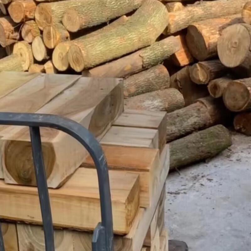 Треугольные опорные блоки из твердой древесины для кранов