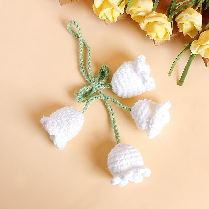 Шерстяной брелок-подвеска «Ландыш» с сухоцветами – Девичий брелок в виде сердца в подарок