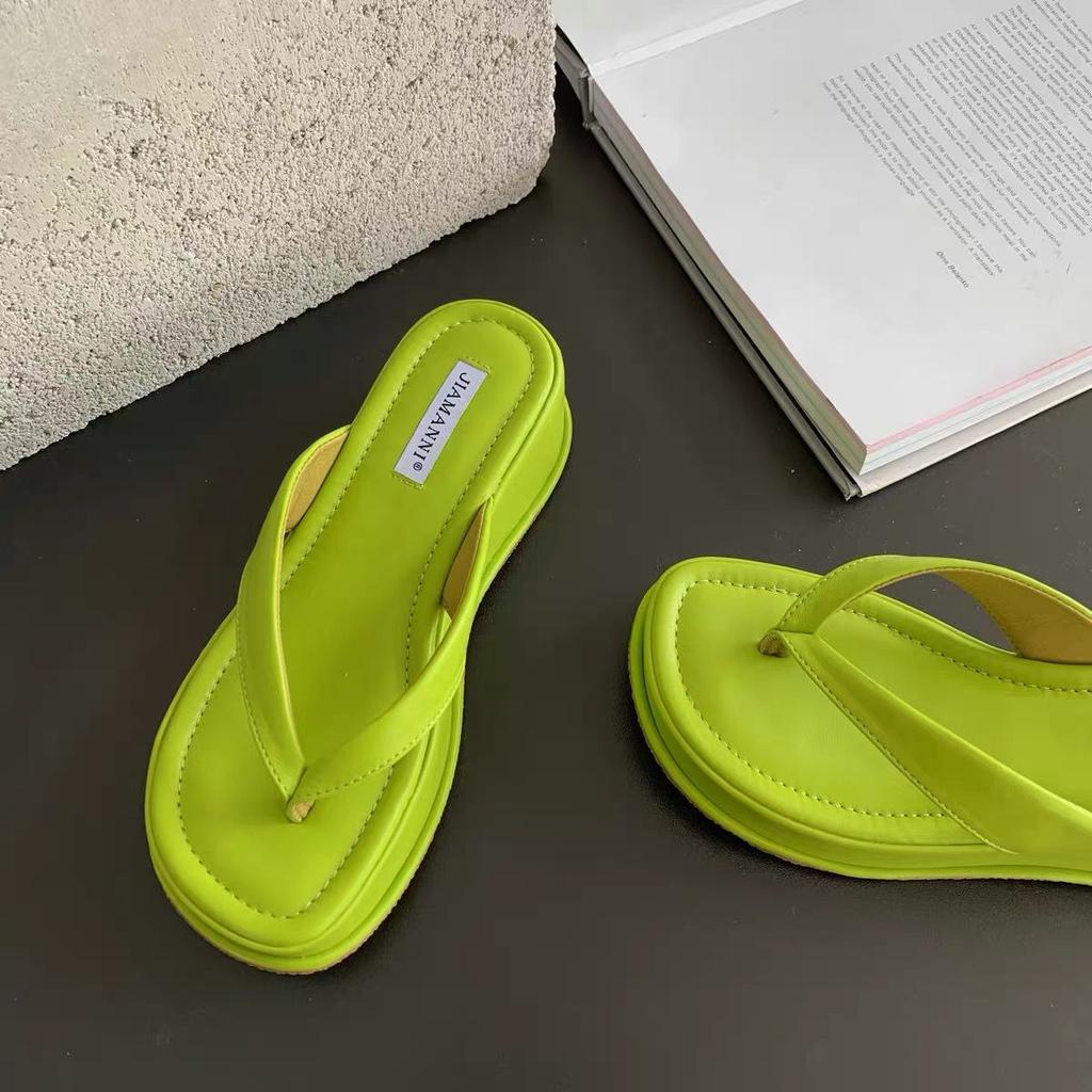 Женские тапочки с узором «елочка» на толстой подошве для лета 2024 года, новые модные и удобные женские босоножки большого размера на покатом каблуке