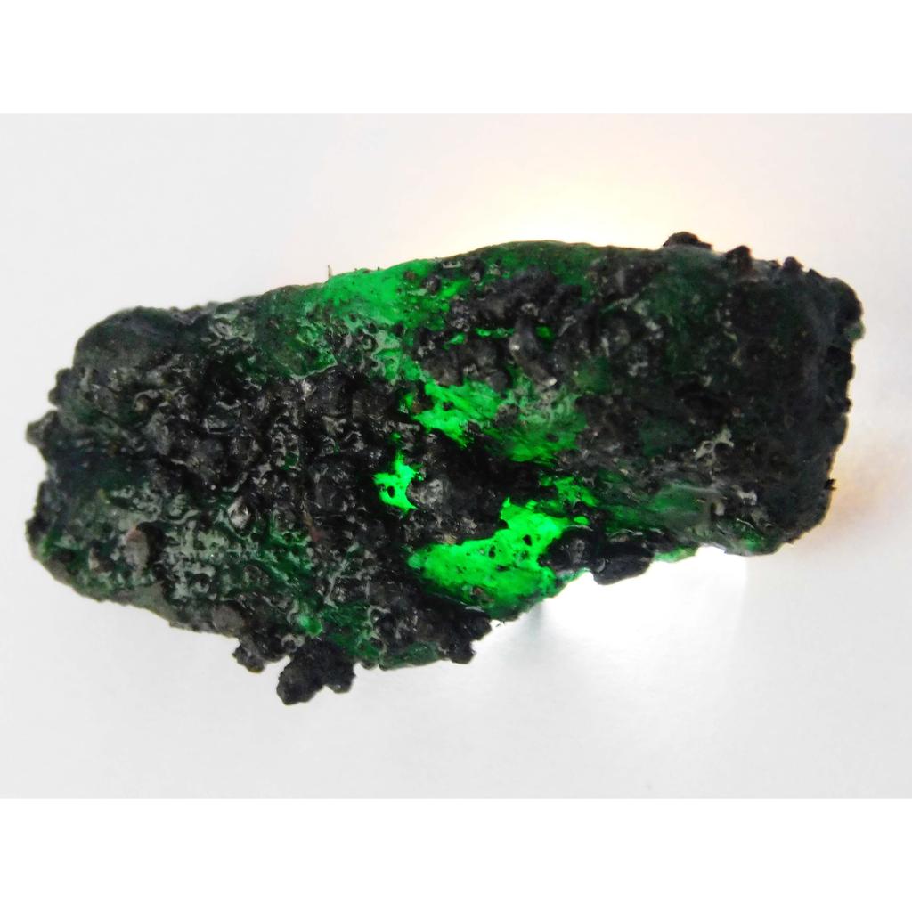 Natural Green Emerald Loose Gemstone Rough 22 ct for Lapidary and Gem Collections