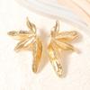 Новые, персонализированные ретро-трендовые модные серьги-гвоздики в европейском и американском стиле из сплава с вертикальной текстурой в виде кленового листа, простые и оригинальные.