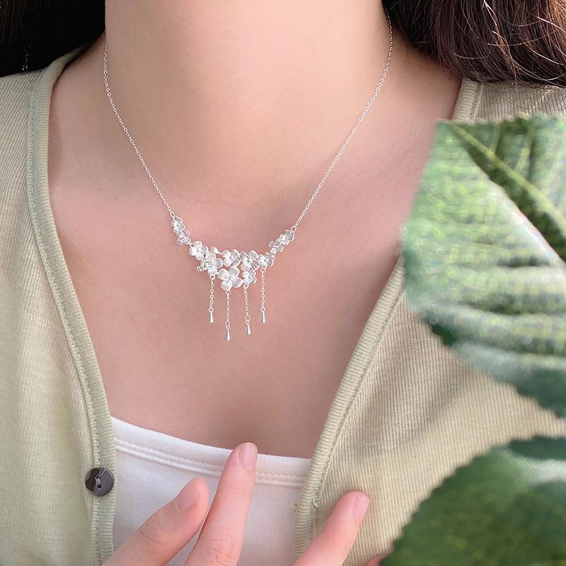 Ожерелье с цветочной кисточкой в милом этническом стиле и уникальным дизайнерским смыслом, универсальная цепочка на ключицу