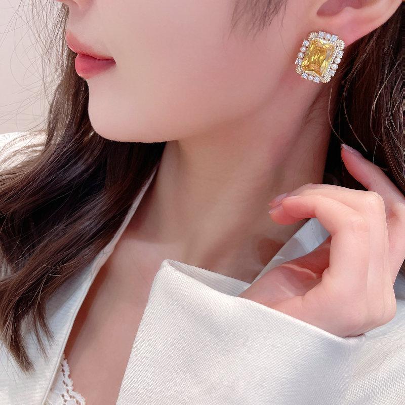 Elegant Yellow Cubic Zircon Square Stud Earrings for Women Shiny Crystal Bride Wedding Party Earrings Jewelry