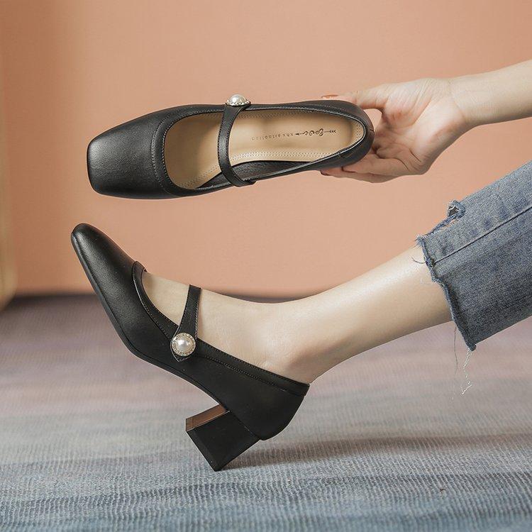 Туфли-лодочки женские на среднем каблуке Мэри квадратный носок редкая обувь 2025 весна новые с мелким вырезом французская юбка туфли-лодочки высокий каблук кожаная обувь