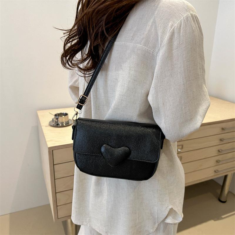 В этом году популярная маленькая сумка женская летняя 2024 новая текстурная нишевая сумка на одно плечо подмышкой кроссбоди персиковое сердце маленькая квадратная сумка