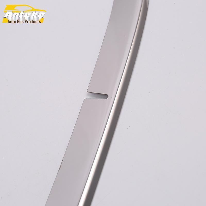 18 Bora Накладка на нижнюю решетку радиатора - Защитная яркая полоса от царапин на капот