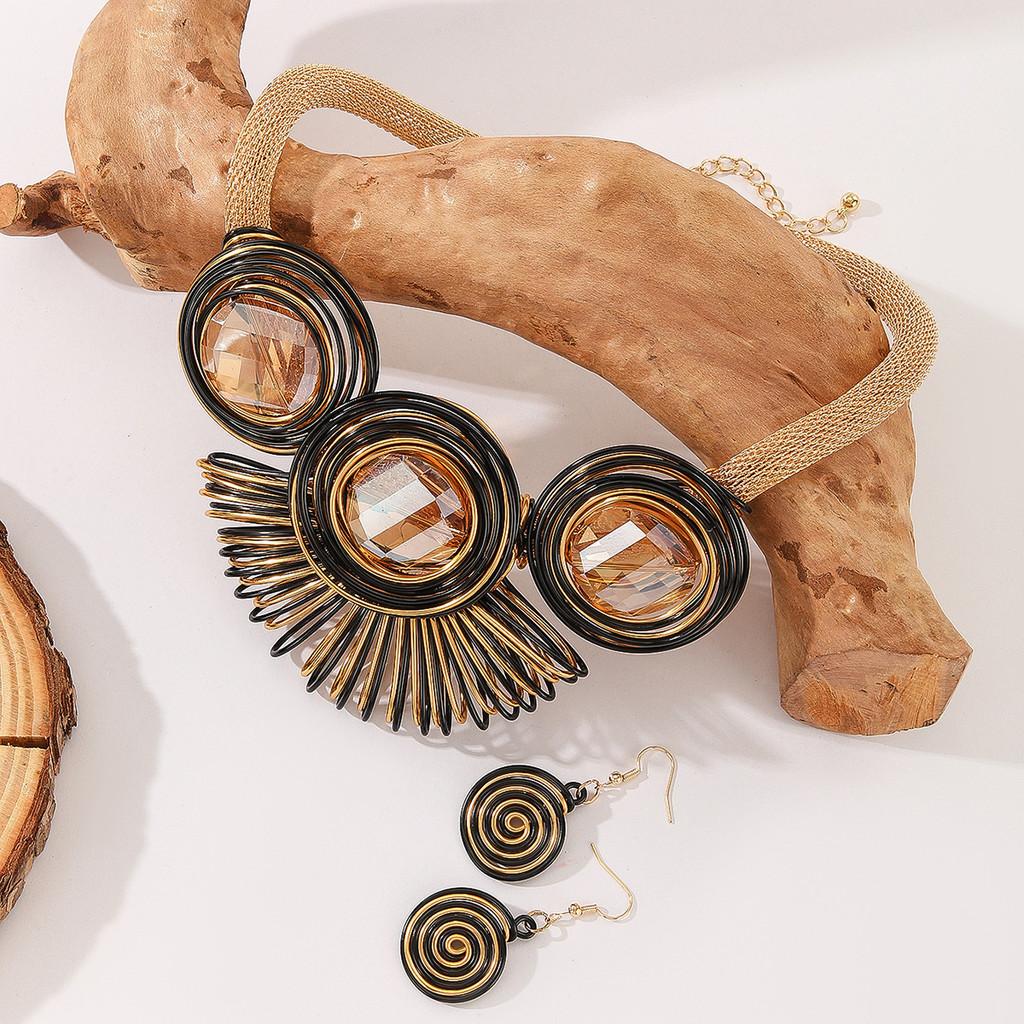 Trendy Geometric Jewelry Set With Crystal Accents And Electroplated Finish For Casual Wear