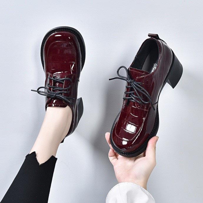 Женские туфли из лакированной кожи с круглым носком, тиснением, на шнуровке, одинарные, в стиле колледжа, на толстом каблуке, кожаные, обувь на четыре сезона