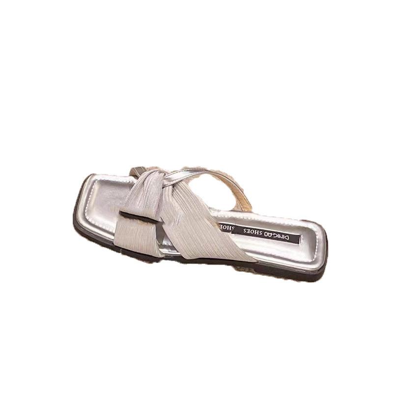 Высокое чувство французской интернет-знаменитости 2025 года, новая ниша, супер огонь с юбкой, сандалии, маленькие ароматные тапочки, женская весенняя одежда