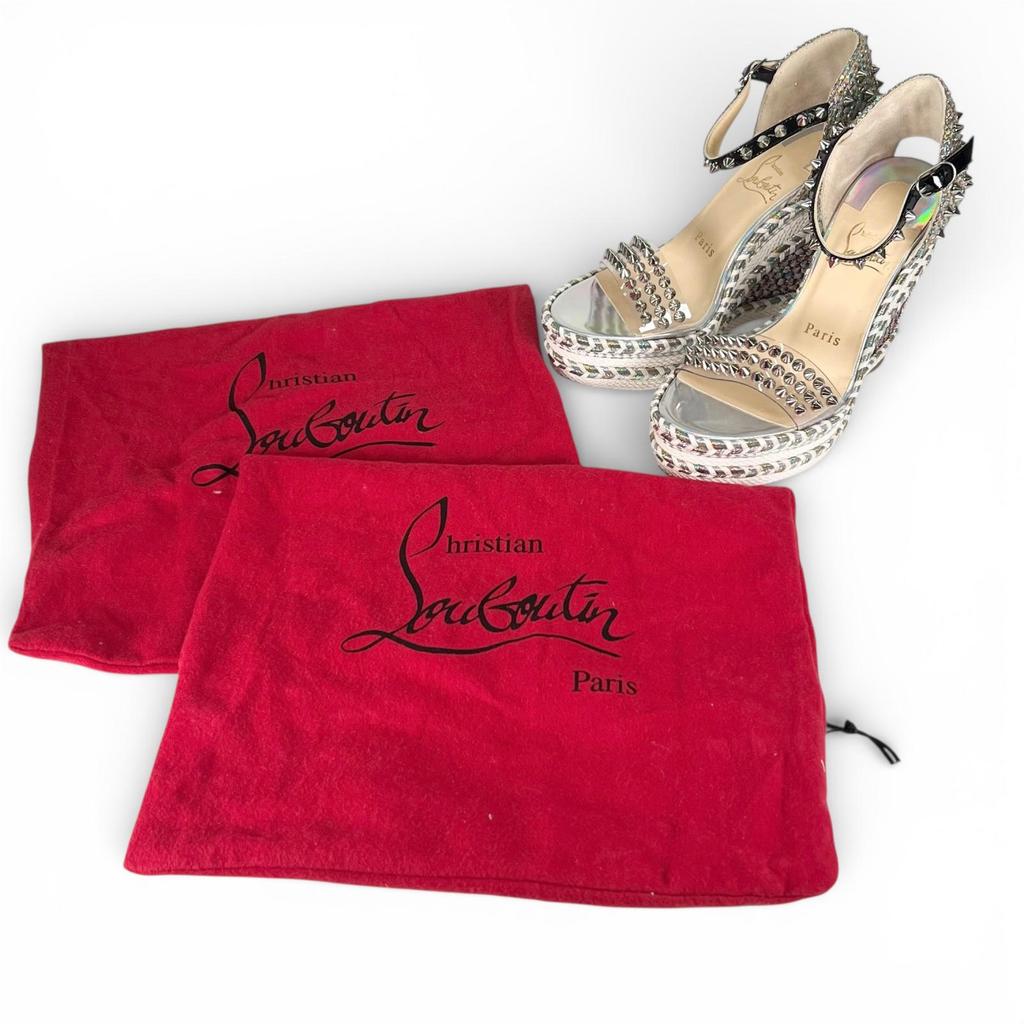 Безупречные босоножки Christian Louboutin на танкетке со шипами Серебристо-бежевые 35 Б/у