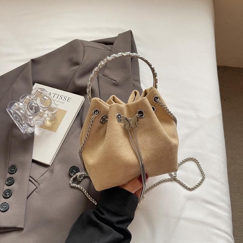 Премиальная сумка-ведро на цепочке Новая женская повседневная бархатная портативная темпераментная сумка-мессенджер для通勤