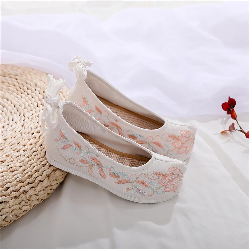 Весной и осенью Melaleuca старинные вышитые женские туфли приобретают деформированную голову Джокера в стиле ретро.