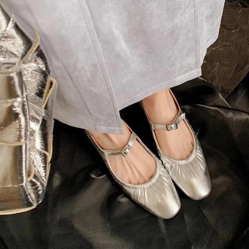 Плиссированные Модные Балетки Женские Кожаные Туфли Женские Повседневные Ремешок с Пряжкой Серебристые Балетки Золотые Квадратный Носок 2025 Весна Женская Обувь