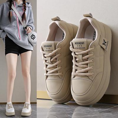 Модная женская обувь Платформа Смешанные цвета Женская обувь Круглый носок Повседневные кроссовки Клоги Летнее платье Новые маленькие резиновые Fash