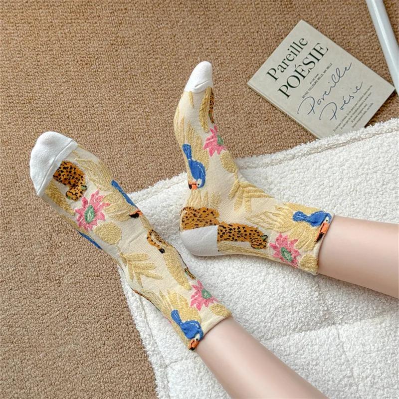 New Women Socks Floral Embossment Retro Cotton Middle Tube Socks Women Japanese Fashion Ethnic Harajuku Retro Cartoon Cute Socks