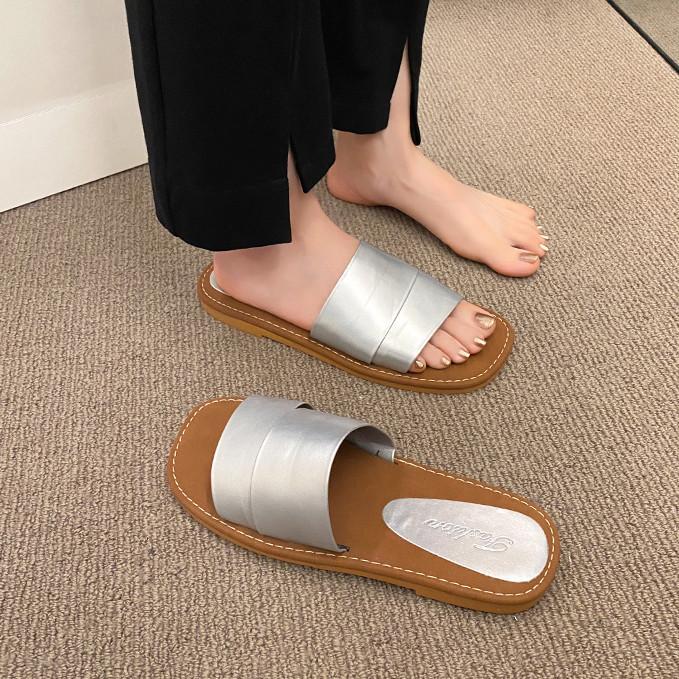 2024 летние новые нишевые простые односложные классные тапочки на плоской подошве женские пляжные туфли с открытым носком на мягкой подошве