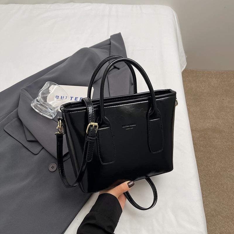 This Year, the Popular Small Bag Ladies 2025 New Brown Fashion Handbag Versatile Messenger Bag Bucket Bag