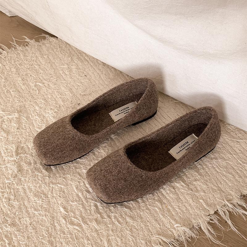 Fashion and lightweight retro flat-bottomed shallow-mouth single shoes women's 2025 new spring and autumn versatile skirt soft-soled Mary Jane shoes