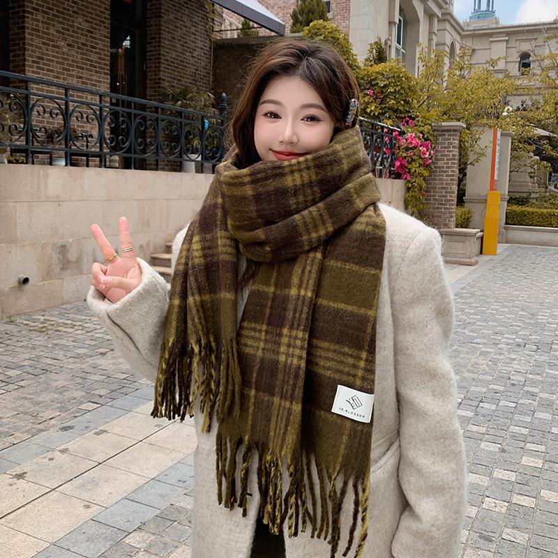 Korean version of Maillard plaid winter warm student scarf women's autumn and winter versatile knitted wool scarf couple