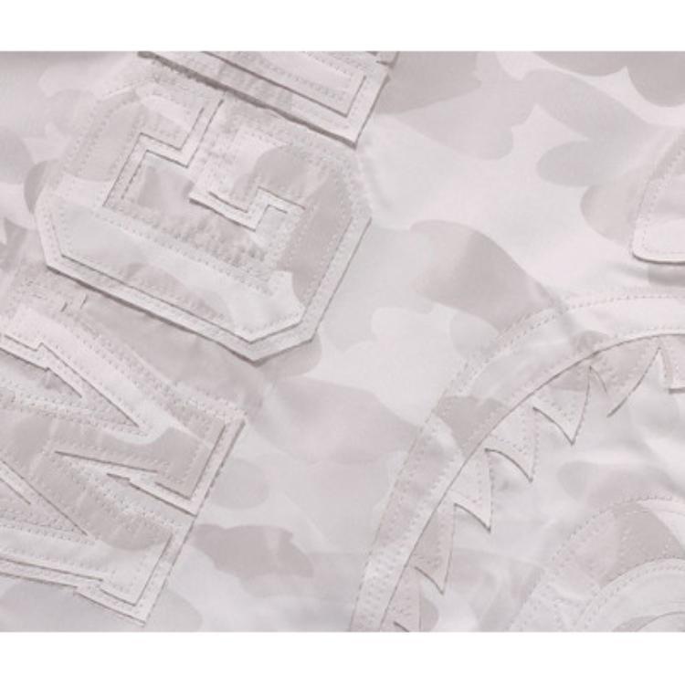 Bape Мужская куртка на молнии с камуфляжным принтом и акулой 1L30-140-301