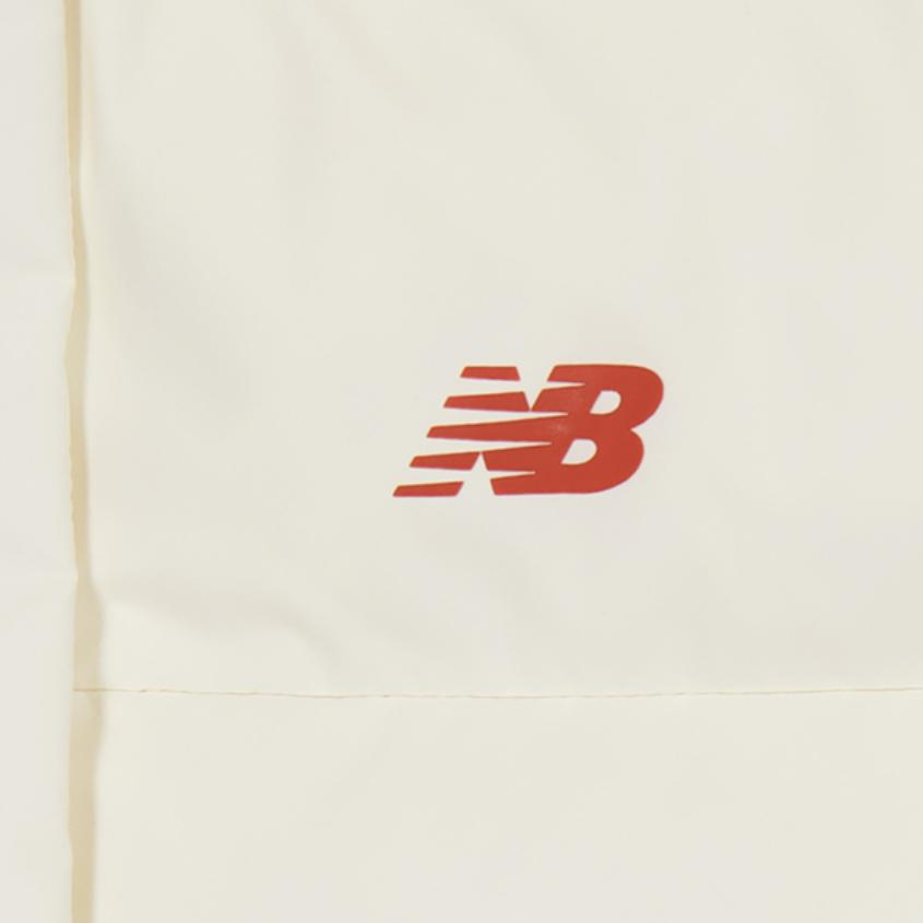 New Balance Пуховики Унисекс Кремовый С капюшоном Умеренный Другое NPD43212