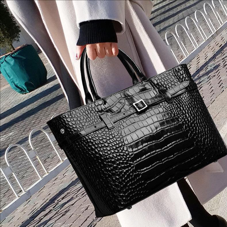 Elegant Brown Croco-Embossed Cowhide Tote Bag – Spacious & Stylish for Travel and Everyday Use