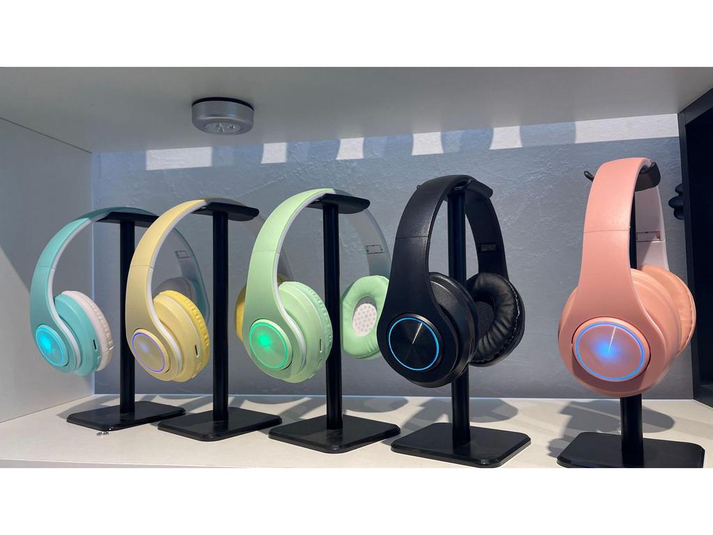 B39 Horse Head Over-Ear Wireless Bluetooth Foldable Luminous Headphones with Stereo and Card Slot.