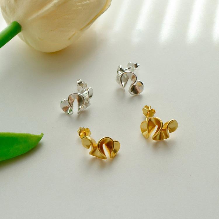 Серьги-гвоздики с оборкой, изысканные, простые, с нишевым темпераментом, высококлассные, универсальные украшения, серьги от холодного ветра