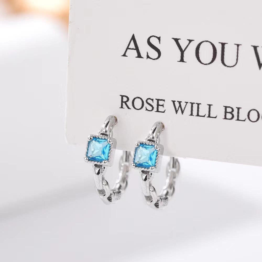 Stylish and simple blue diamond sugar cube temperament ear buckle, niche design high-end personalized earrings earrings