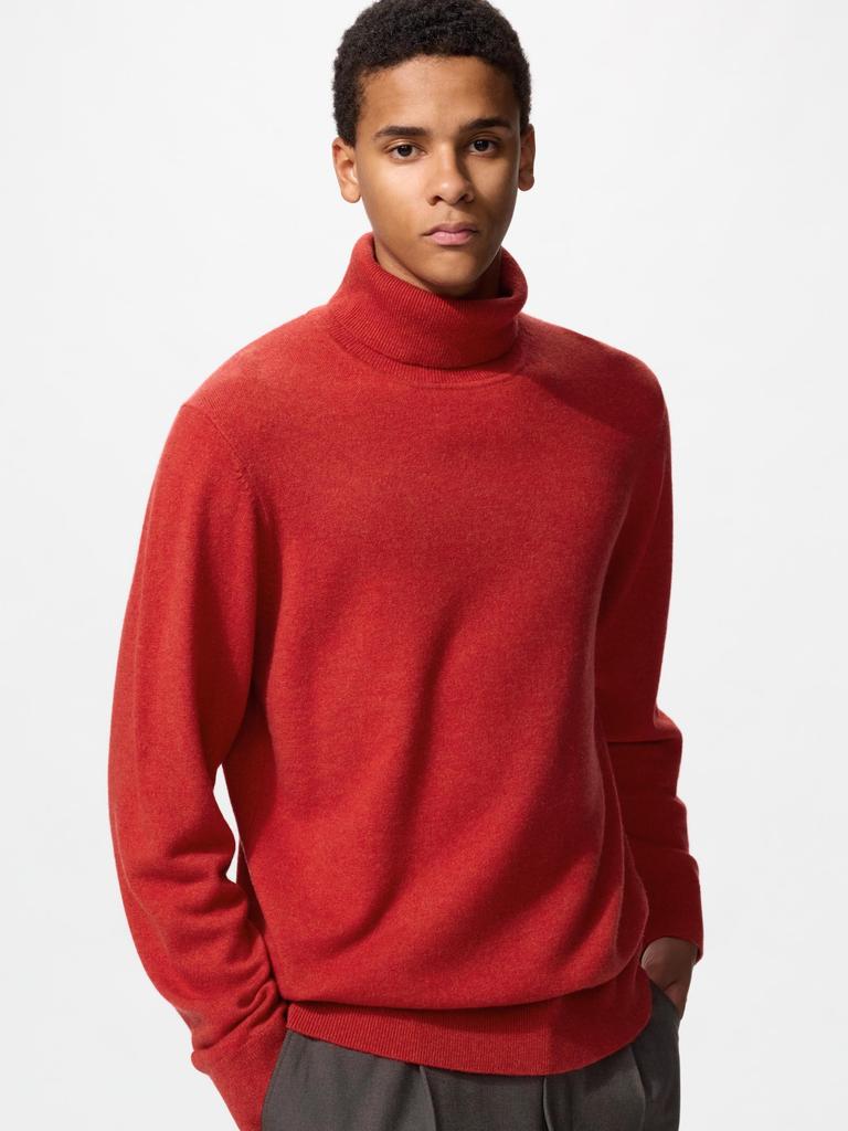 Uniqlo Кашемировый свитер с высоким воротником