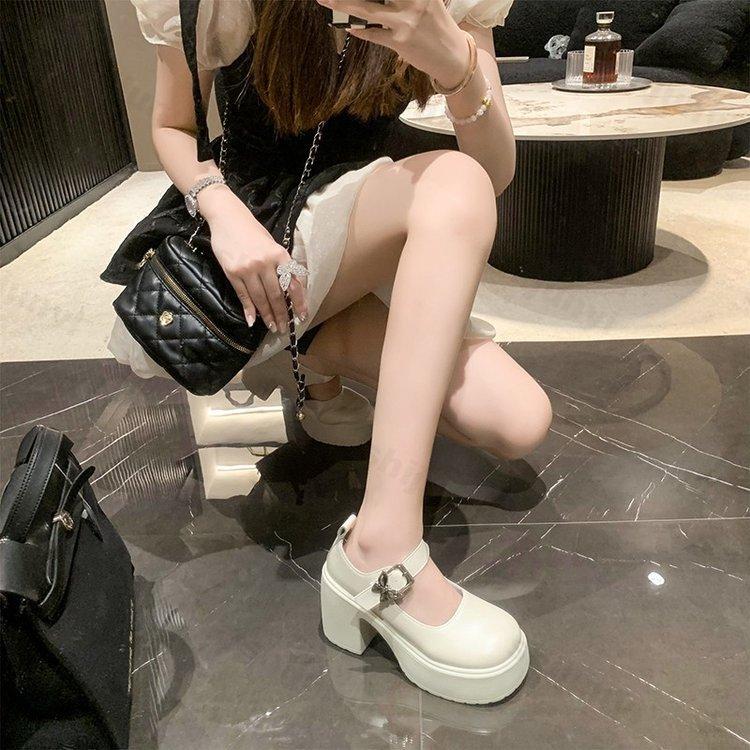 Модные женские туфли-лодочки на платформе Мэри Джейн Туфли на очень высоком толстом каблуке 2024 года Осень Новые лакированные кожаные туфли с пряжкой на ремне Готическая Лолита